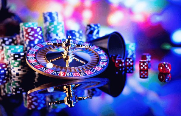 Dealer profesional memimpin permainan blackjack secara live di pacinko88